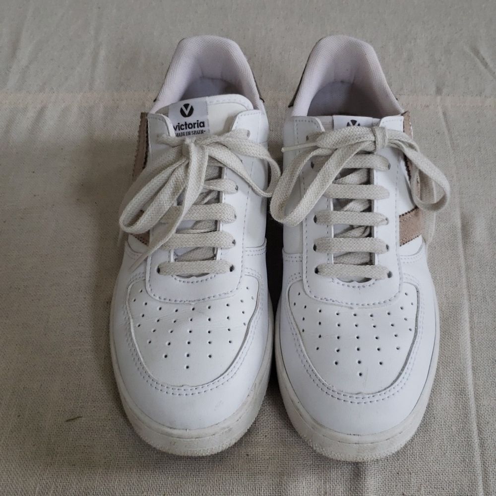 Victoria Shoe Womens 7.5 Sneaker Classic White Tan Suede Made In Spain Preppy